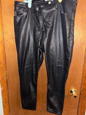 Abercrombie & Fitch Curve Love The Super Skinny Ankle High Rise Vegan Leather Pa